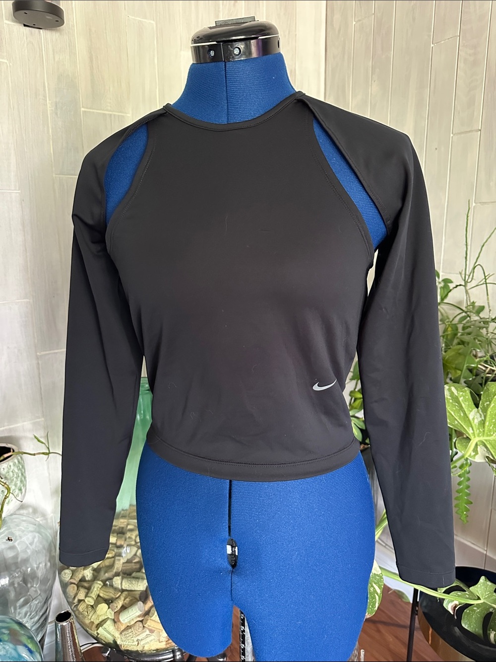 Nike Black Long-Sleeve Cropped Athletic Top